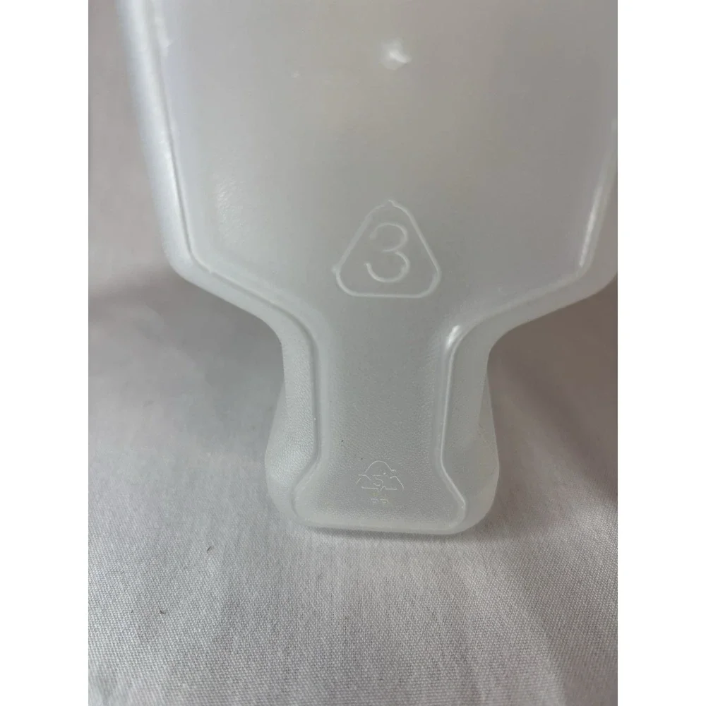 VTGRubbermaid Servin Saver 13 Cups Clear Plastic Cereal Container White Snap Lid